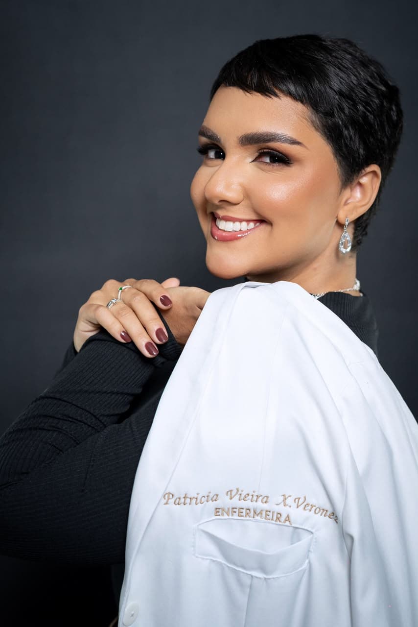 Patricia Veronez de jaleco